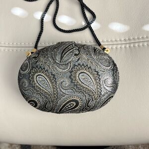 Whiting and Davis Clamshell Clutch Bag with Magnetic Closure 1980’s